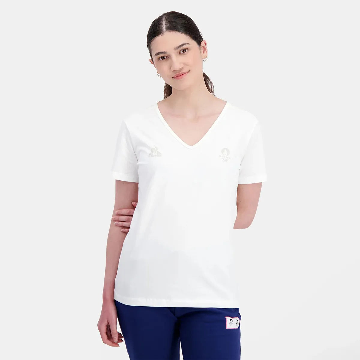 T-Shirt Le Coq Sportif V-hals Paris 2024 Essentieel