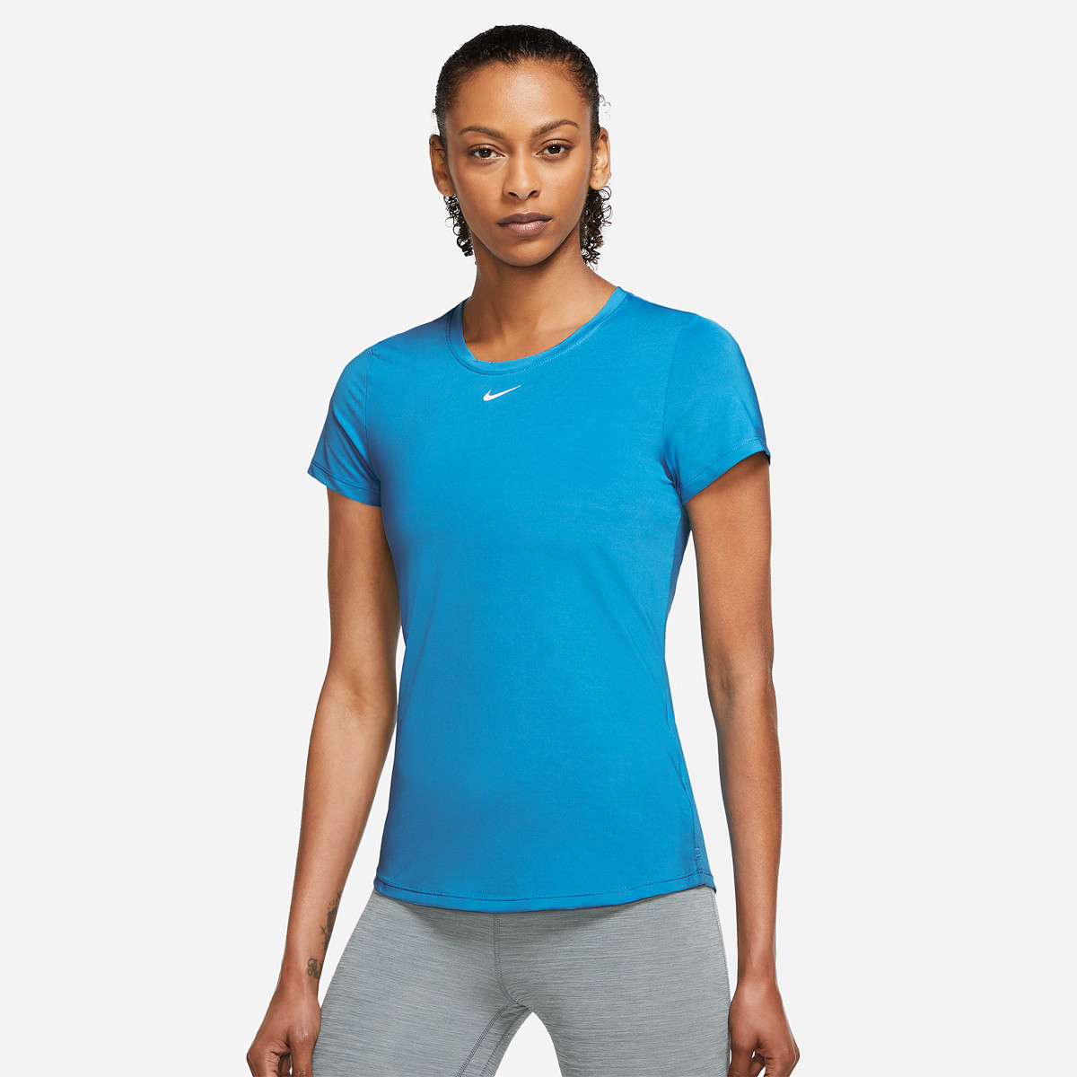 Nike running hotsell shirt dames