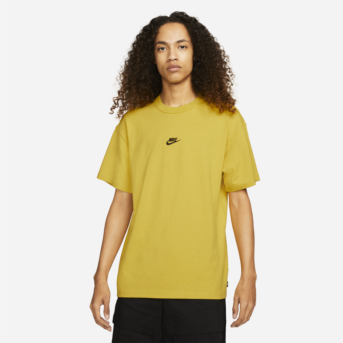 nike sportswear essential t shirt