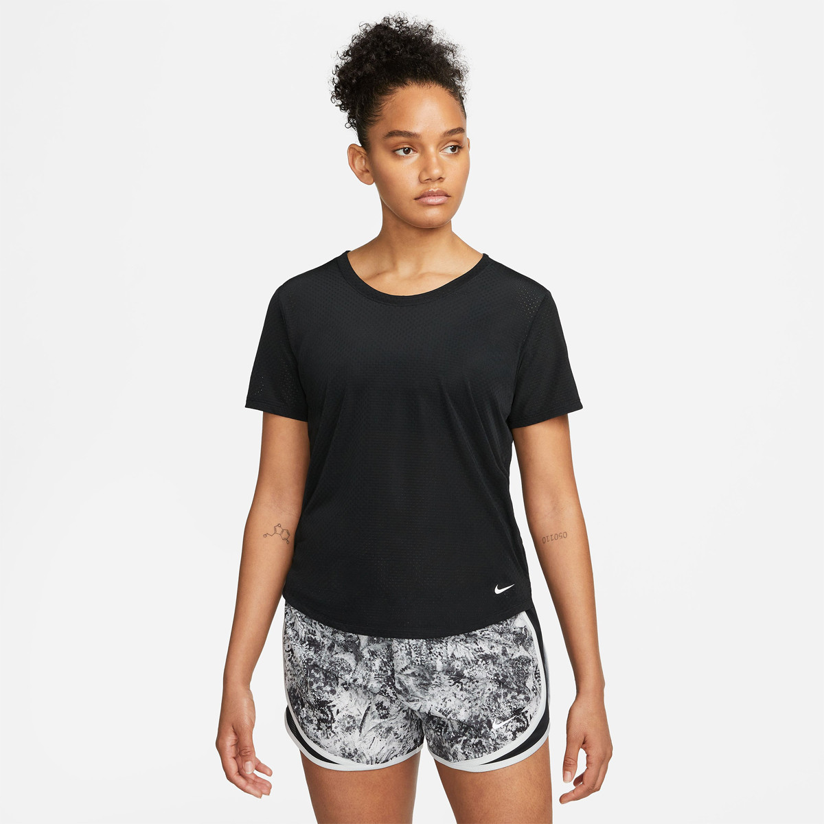 NIKE ONE DRI FIT BREATHE T SHIRT DAMES NIKE Dames Kleding Tennispro